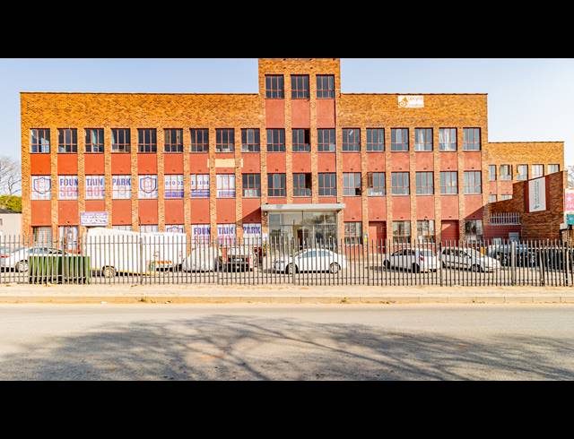 2,413M² BUILDING FOR SALE IN FONTAINEBLEAU